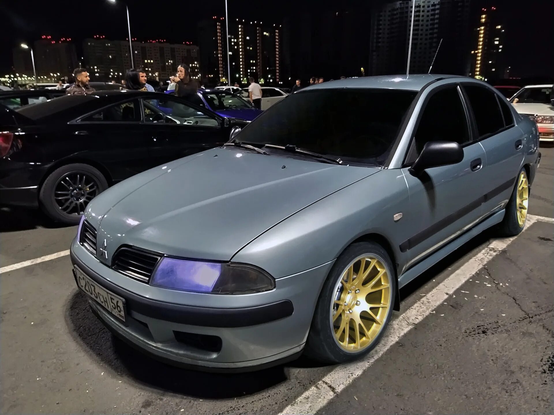 Carisma. Mitsubishi Carisma 1997 Tuning. Mitsubishi Carisma Tuning 2002. Митсубиси Carisma 2003 стиль. Mitsubishi Carisma 2000 stance.