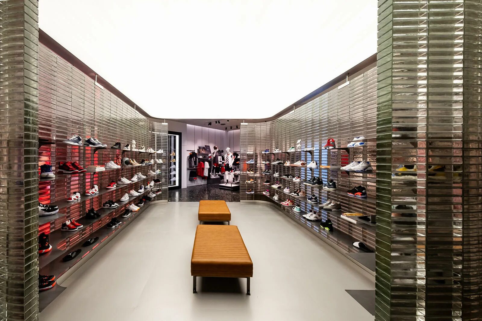 Shop all new. Nike shop Dubai Mall. Dubai Mall Nike Jordan. Nike в Дубай Молл. Nike Town Dubai Mall.