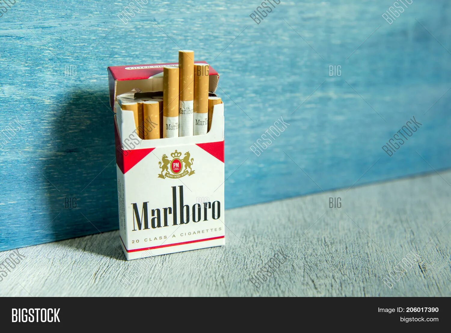 Пачка marlboro. Сигареты marlboro red. Сигареты мальборо. Сигареты мальборо в мягкой пачке. Сигареты мальборо 1980.