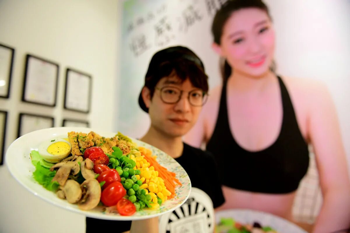 My new food. Еда китайцев каждый день. Китаянка с едой. Асмер еда. Китайцы без еды.