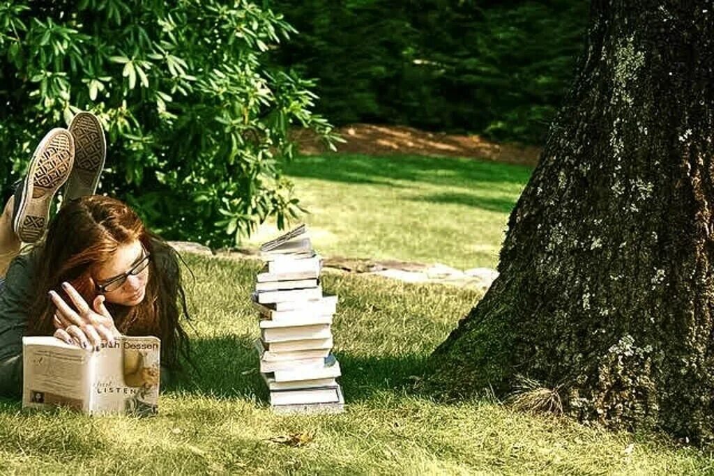 Чтения на озерах. Чтение в парке. Фотосессия с книгой. Чтение на природе. Книга природа.