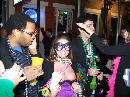 mardi gras, 2009, flashing, boobs.