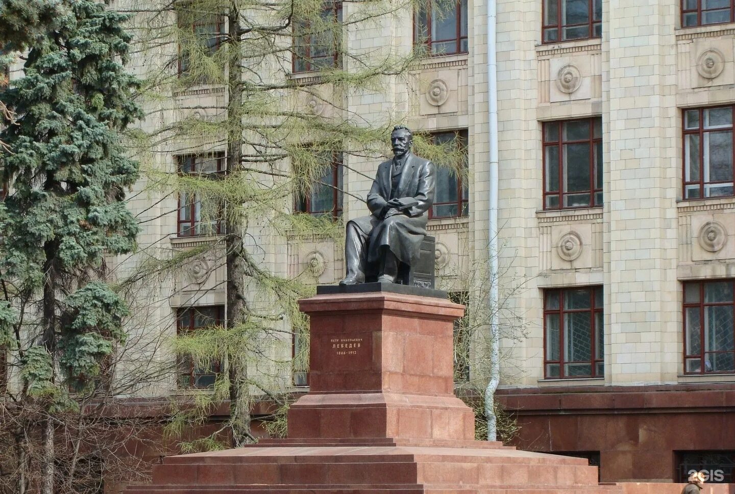 Памятник николаевичу. Памятник петру лебедеву. памятник лебедеву в москве. памятник петрову тамбо.