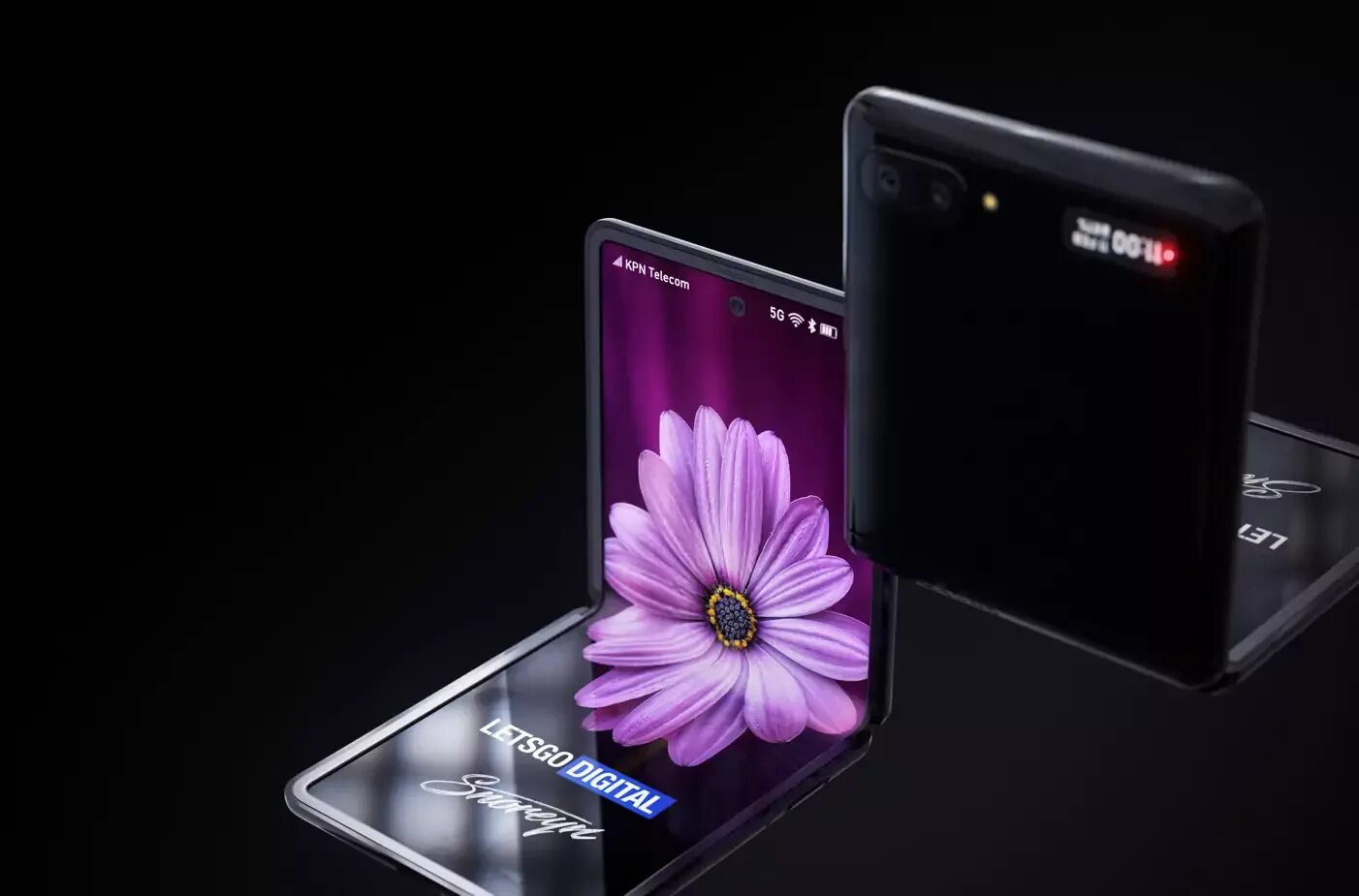 Самсунг большой экран раскладной. Samsung Galaxy z Flip 2020. Samsung Galaxy z Flip 2. Самсунг галакси раскладной 2020. Самсунг флип z раскладушка.