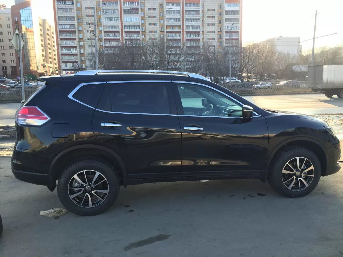 32 x 7 0 5. Скад r17 Nissan x-Trail. КИК 699 X Trail. Ниссан х-Трейл т32 черный. Nissan x-Trail t32 на черном литье.