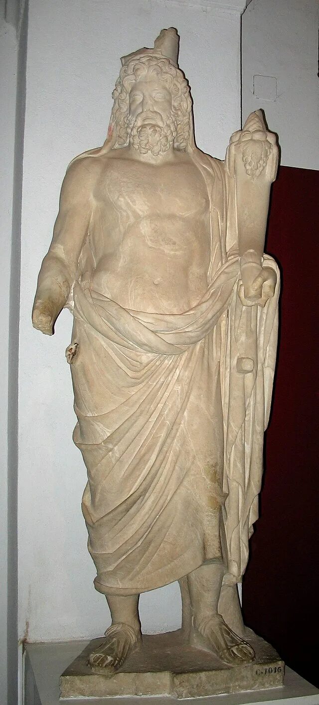 Римский бог времени. Древнеримский Бог Сатурн. Сатурн Бог статуя. Римский Бог земледелия Сатурн. Сатурн Римская мифология.