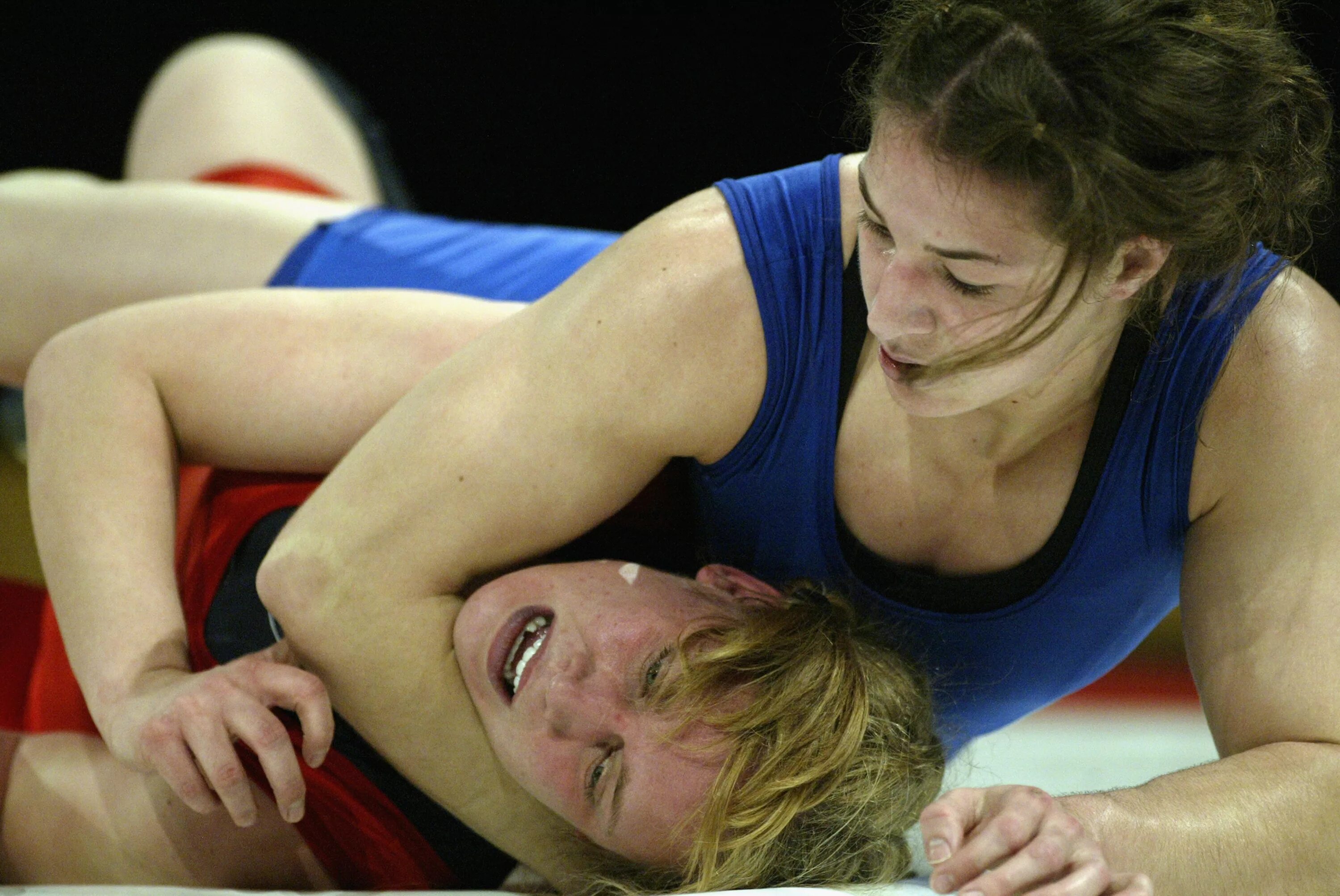 борьба женщины. Sara mcmann wrestling. борьба женщины толстые. сумо женщины. ронда роузи борьба.