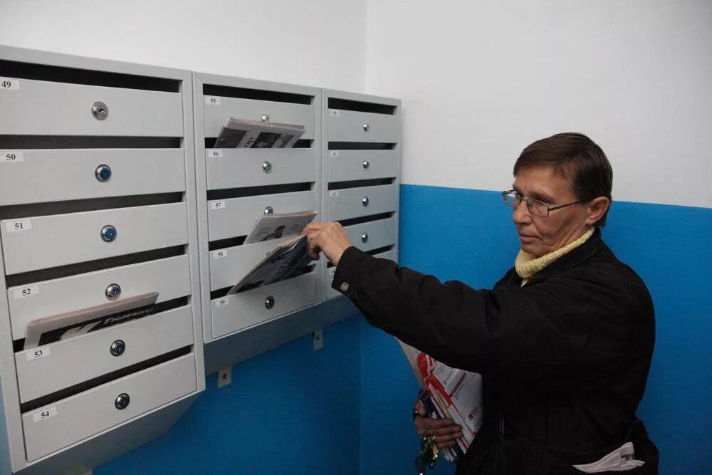 Итальянский почтальон 1980 годах фото. Итальянский почтальон за 8 лет скопил дома полтонны чужих писем. Почтальоны 8. Итальянский почтальон. Почтальоны 8.