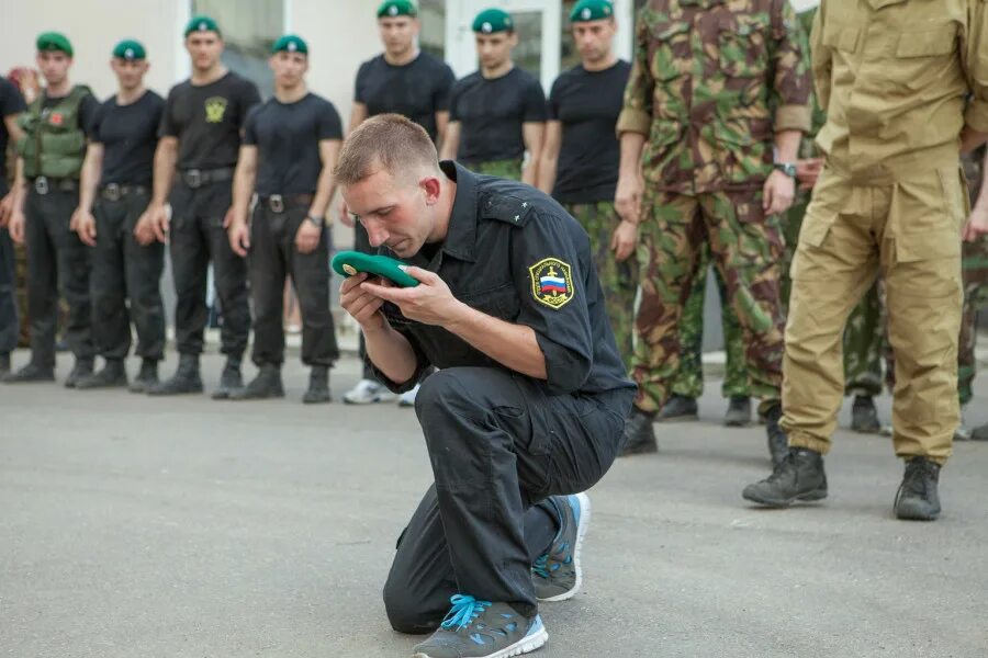 судебные приставы берет. судебный пристав по оупдс 2022. фссп россии оупдс новая форма. судебные приставы берет. форма спецназа фссп.