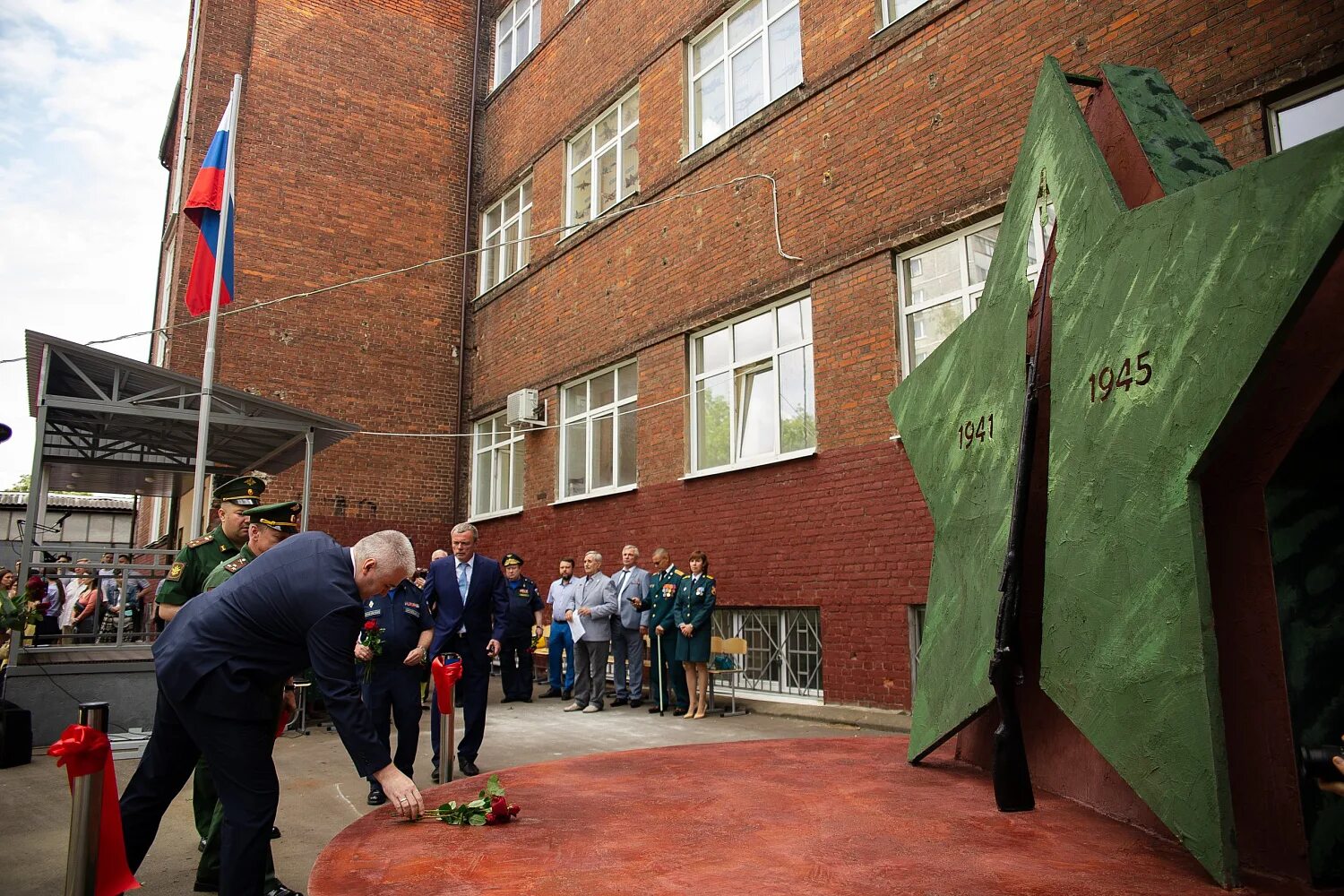 Новости сми с фронта. Мемориал студентам и преподавателям ИГУ, погибшим в годы войны. Мемориал студентам и преподавателям ИГУ  Иркутск памятник. Кудж МИРЭА. Военного учебного центра при рту МИРЭА фото.