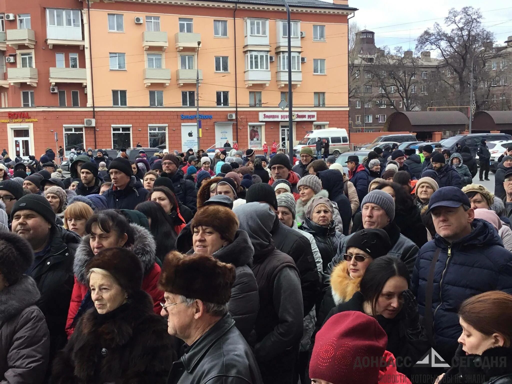 Мариуполь сегодня фото 2024. Жители Мариуполя. Недовольные жители Мариуполя. Мариуполь сегодня. Мариуполь сейчас.