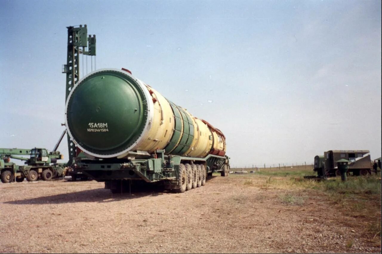 Межконтинентальная баллистическая ракета рс-20 «воевода». Рс-20 ракета. Межконтинентальная баллистическая ракета рс-20 «воевода». Ракета р-36м сатана. Рс-20 ракета.