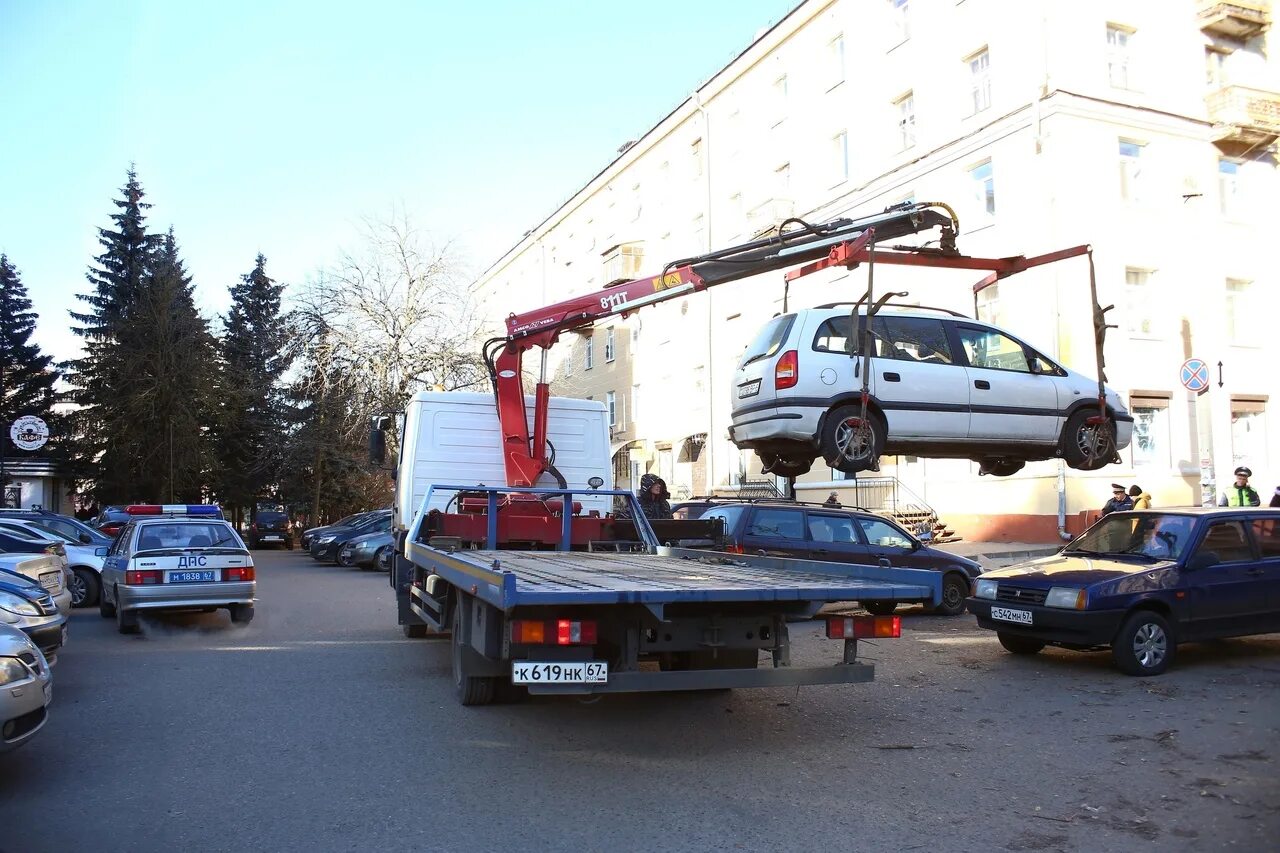 Штраф стоянка самара. Штрафстоянка новомосковск. Машина на штрафстоянке. Стоянка для спец машин. Специализированная стоянка.