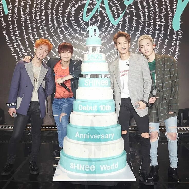 Торт кей. Shinee. группа shinee с тортиком. торт k-pop. торт кпоп.