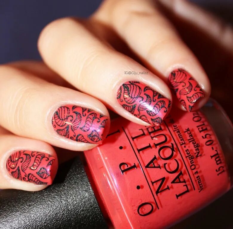 Маникюр со стемпингом. Маникюр с зд стемпингом. Кружевной маникюр. Красный осенний маникюр со стемпингом. Со стемпингом.