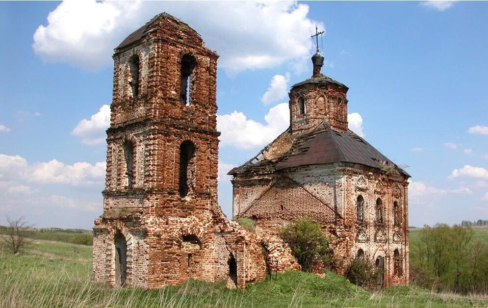 Церковь в Лунино Пензенской области. Церковь Михайловка Лунинский район. Церкви в Лунино Пензенской. Заброшенные церкви Лунинского района Пензенской области.