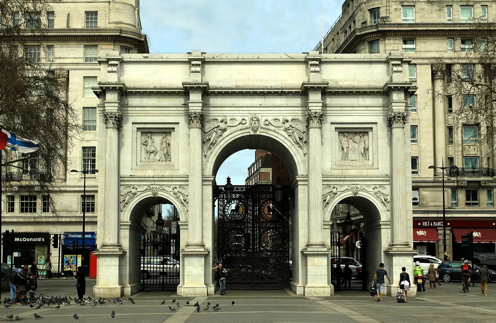 Триумфальная арка в лондоне. Триумфальная арка сирия пальмира. Arch main. Арка средневековая полуциркульная. Арчес штат юта сша.