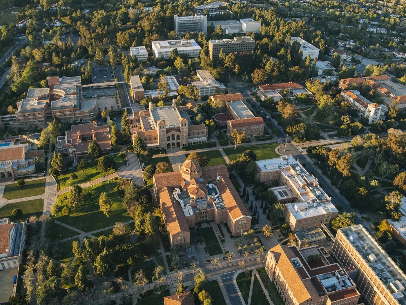 Ucla. Ucla university campus (лос-анджелес). юсиэлэй университет в америке. los angeles city college кампусы. кампус калифорнийского технического института с высоты.