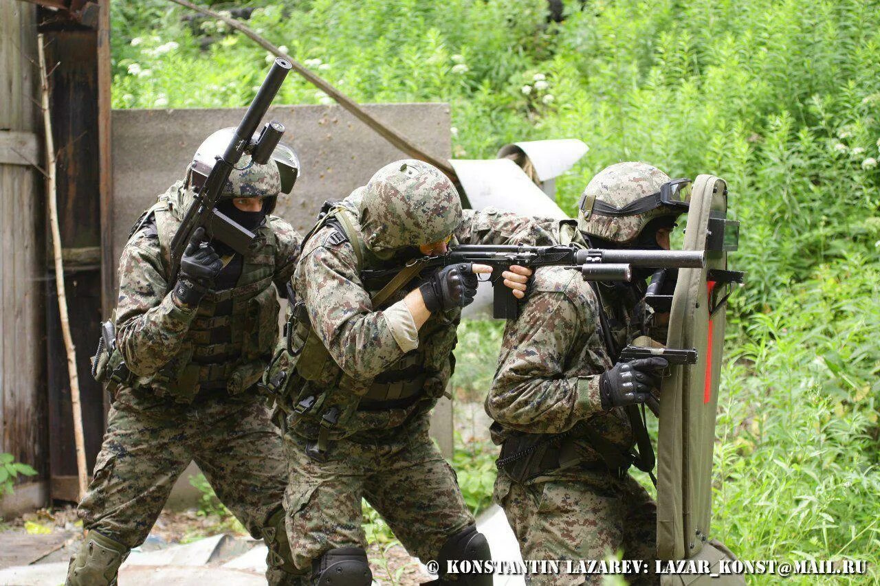 спецназ собр штурм. отряд зачистки. спецназ фсб альфа штурм. спецназ фсб штурм здания. собр булат.