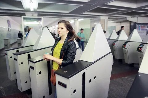 Через турникет