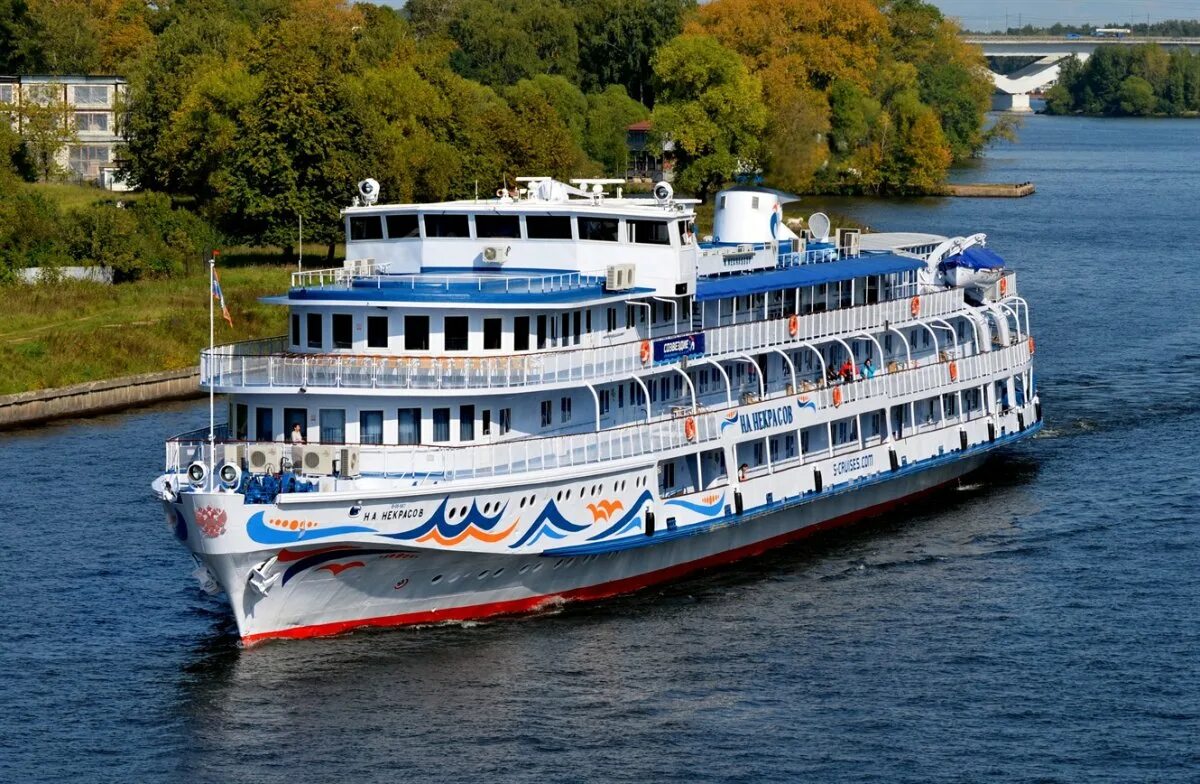 Круиз золотое кольцо россии. Теплоходная прогулка по волге казань. Круиз по золотому кольцу из москвы. Н а некрасов теплоход. Золотое кольцо речной круиз маршрут.
