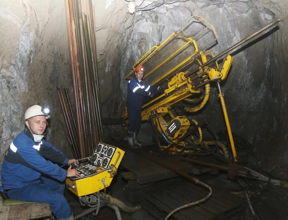 Буровая гибдд. Atlas Copco Diamec. Diamec u4. Подземный буровой станок Sandvik.