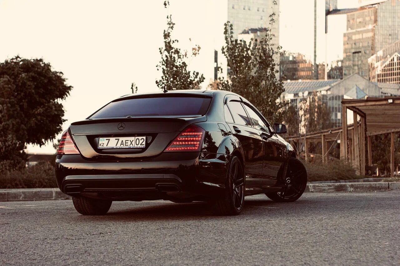 Купить мерседес алматы. Mercedes w221 s65 Designo Grey. Мерседеслуматыы. Алматы Mercedes. Алматы Mercedes Dealer.