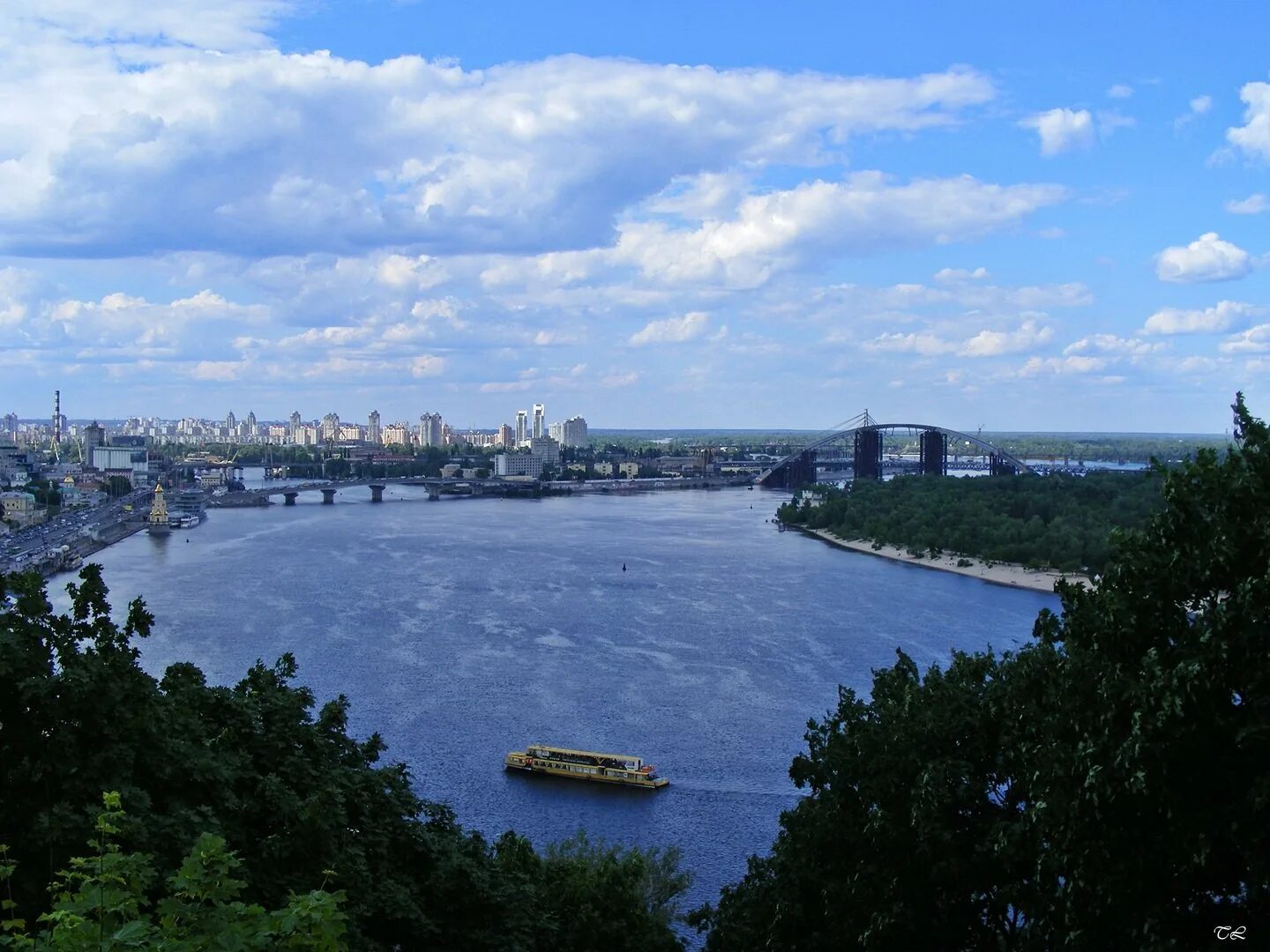 Киев река Днепр. Киев панорама Днепра. Киев город на Днепре. Река Днепр Украина вид сверху.