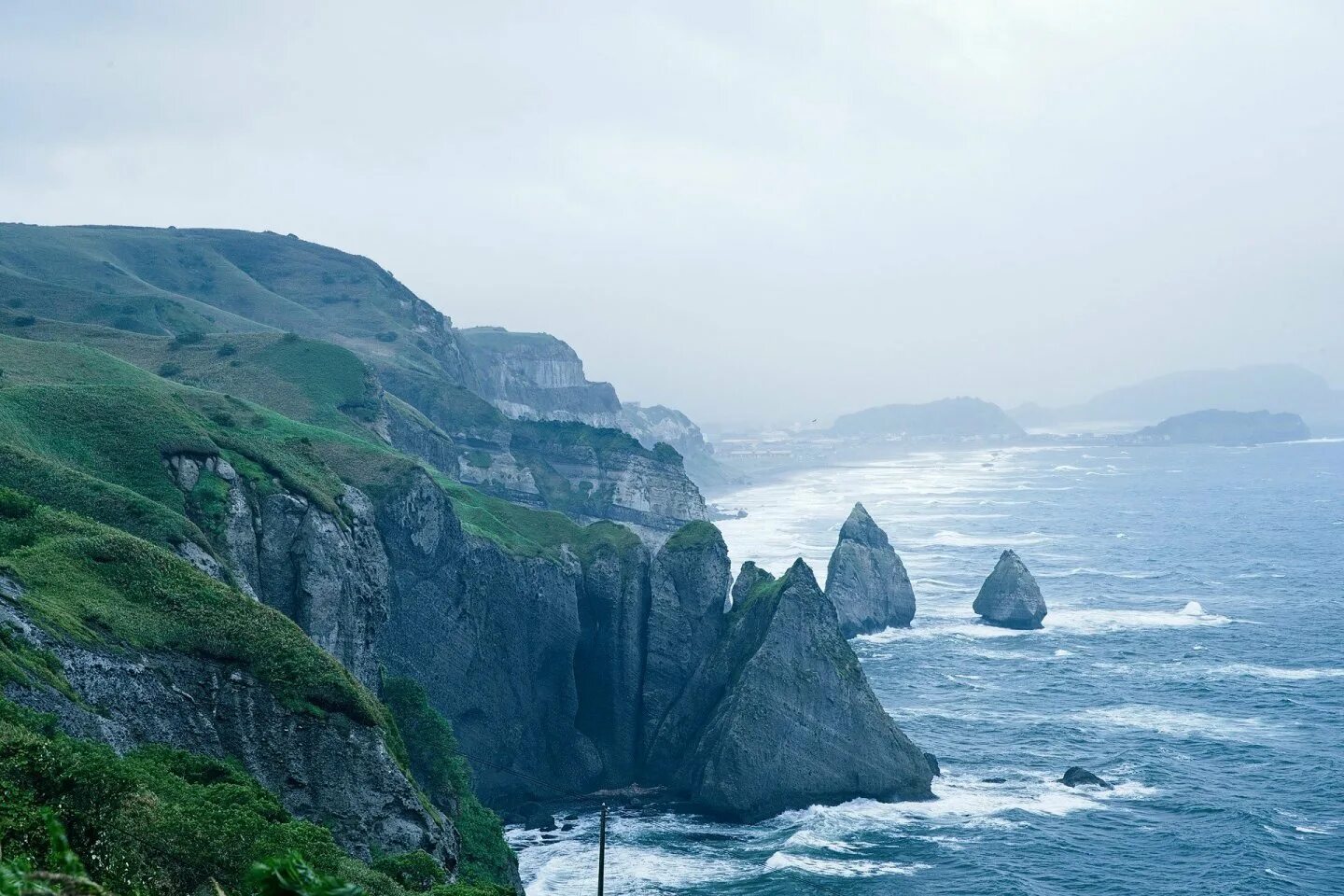 Остров Хоккайдо Япония. Северный остров Хоккайдо. Хоккайдо океан. Остров Хоккайдо Япония озеро Канаяма.