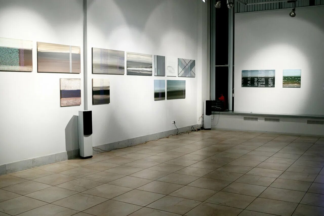 галерея на шаболовке внутри. небольшой выставочный зал. выставки объединения «выставочные залы москвы». : объединение «выставочные залы москвы», галерея «загорье». : объединение «выставочные залы москвы», галерея «загорье».