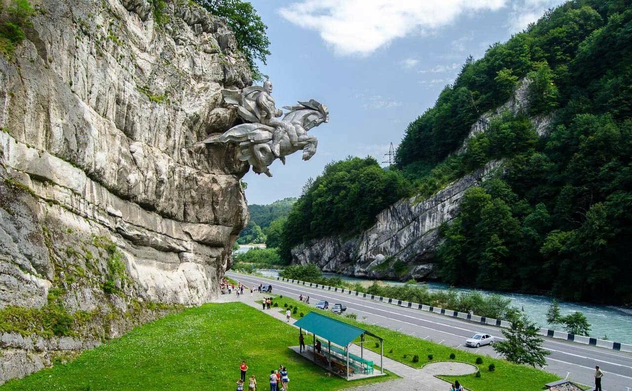 Центр республики алания. Щепкина 31 бц. Владикавказ рсо-алания осетия северная. Северная осетия алания владикавказ. Владикавказ памятники северной осетии.