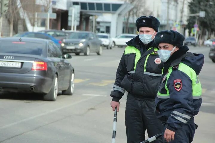 Сотрудник ГИБДД. Сотрудники Госавтоинспекции. Гаишник фото. Нетрезвый водитель ГИБДД.