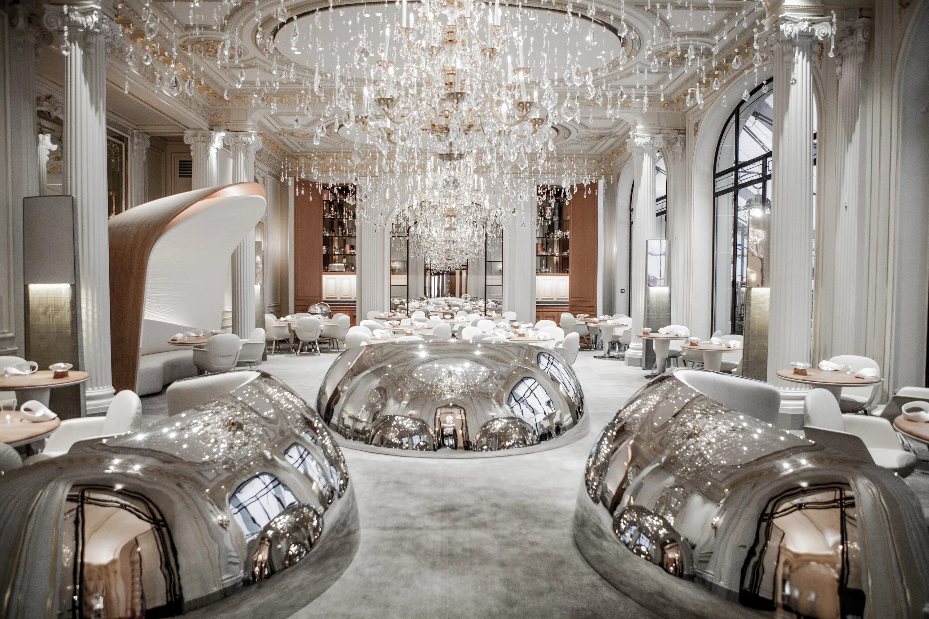 A lot expensive. Ресторан Alain Ducasse au Plaza Athenee. Alain Ducasse au Plaza Athenee Париж Франция. Alain Ducasse au Plaza Athénée ресторан.