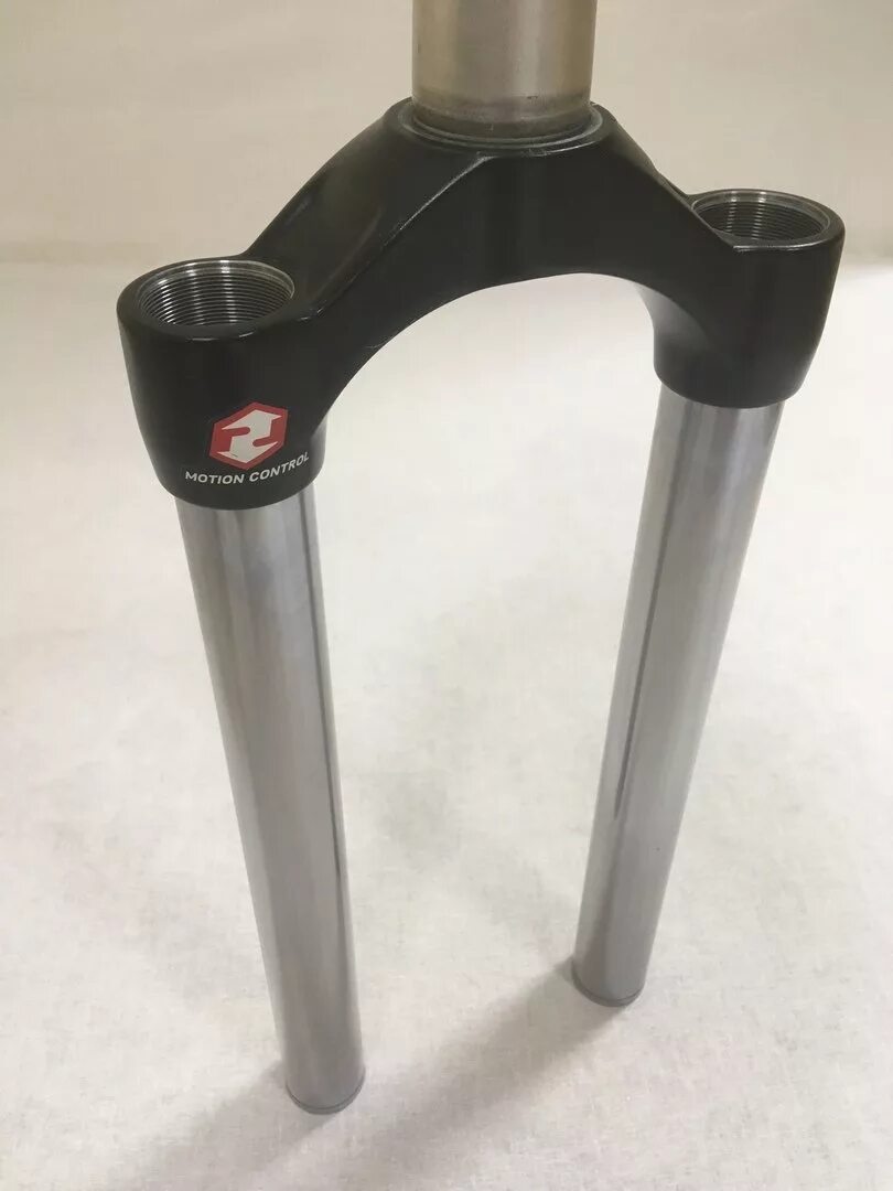 Вилка фокс анодировка. Вилка велосипедная rst omega t6. Башинги для вилки suntour xcm 30мм. Штаны вилки. Бушинги для вилки велосипеда.