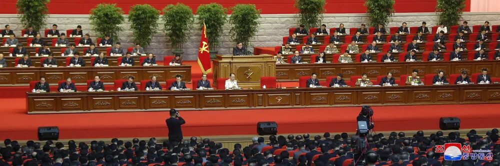 Северная корея чин ин ким чен. Ким чен ын говард. Ким чен ын. Кндр 2009. Ким чен ын с орденами.