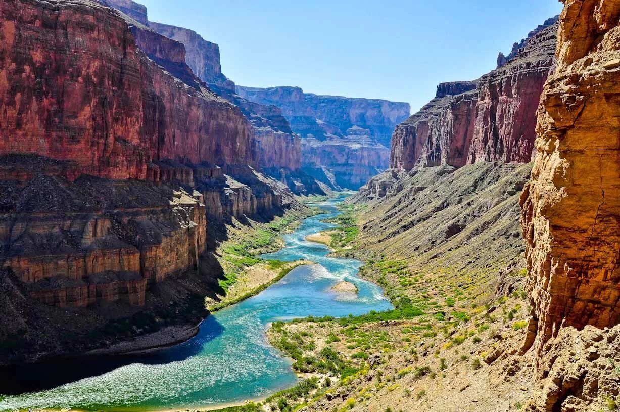 Гранд каньон и река Колорадо. Grand-Canyon - Гранд-каньон (большой каньон). Гранд каньон США река. Парк Гранд каньон в Северной Америке. Фотография каньона