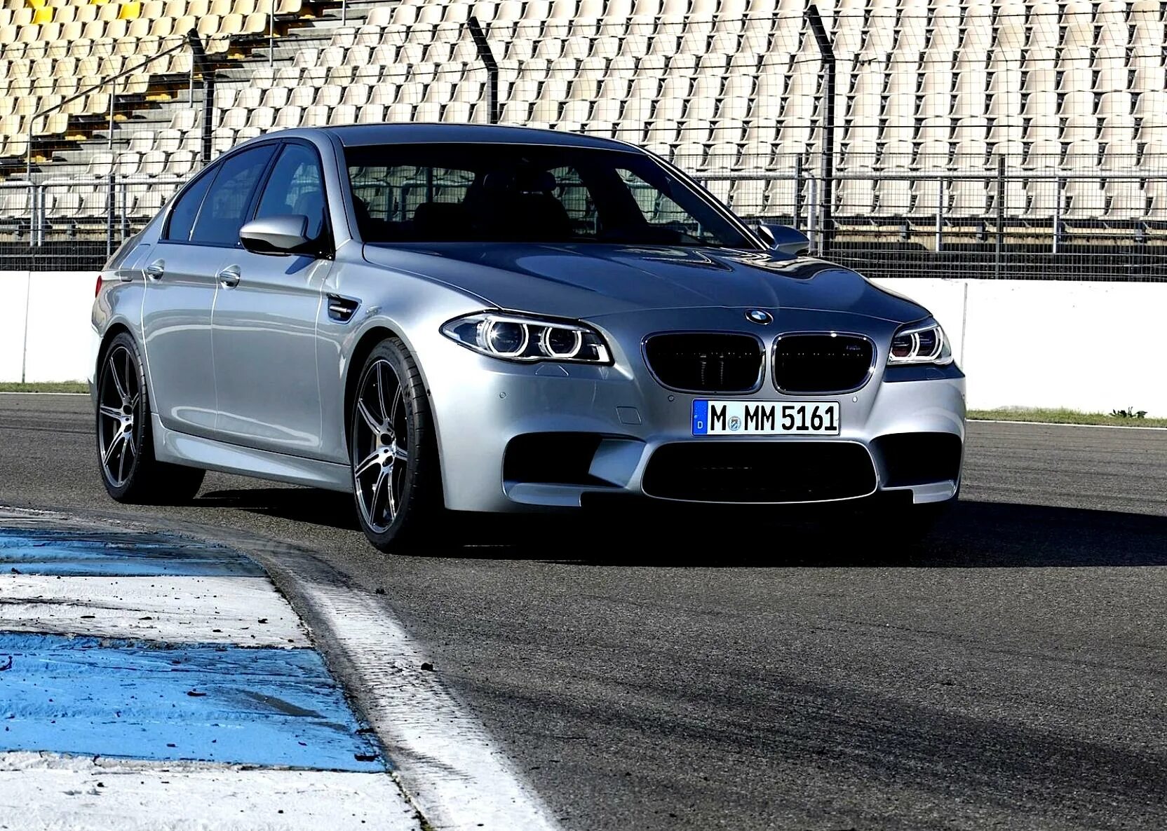 Бмв м5 какого года. BMW m5 2014. BMW m5 f10 2014. BMW m5 2013. BMW m5 f10 LCI.