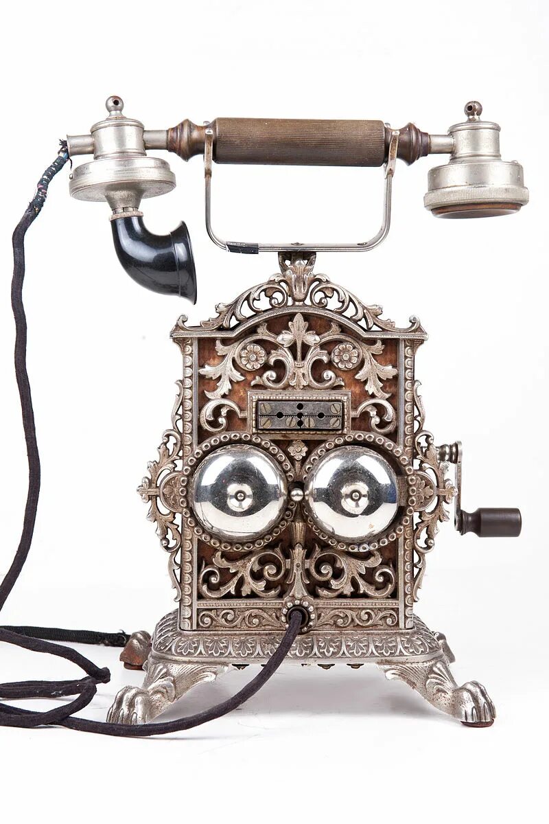 12 историй телефон. Телефонный аппарат. Первый телефонный аппарат. Телефонный аппарат стационарный. Телефонный аппарат 19 века.