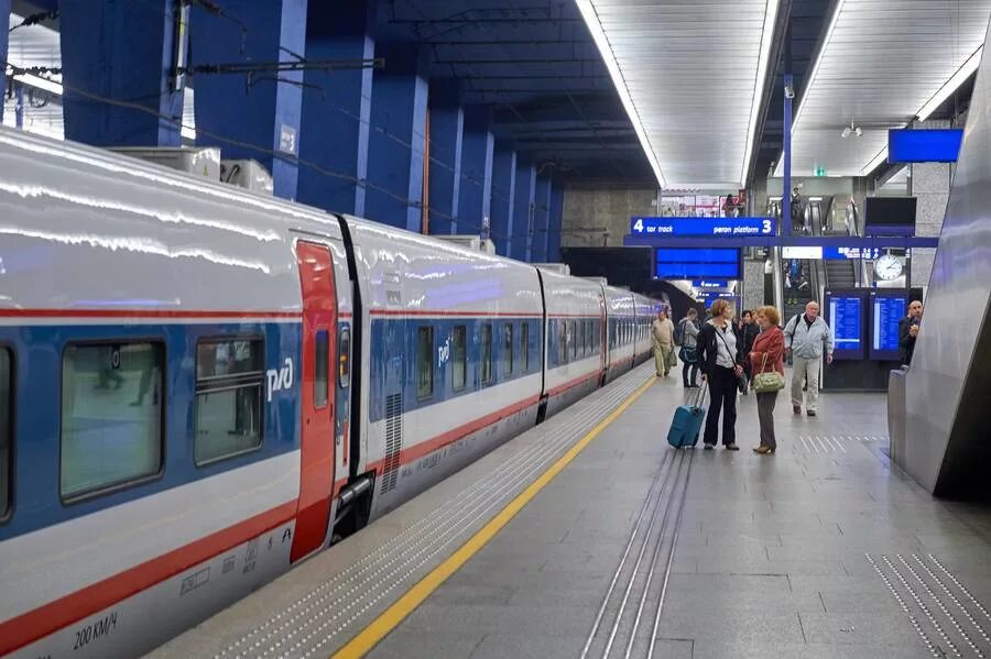 Москва берлин лететь. Москва берлин. поезд москва берлин. берлин-москва фото.