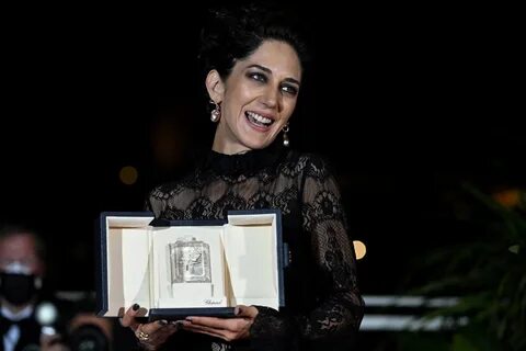 İranlı Zar Amir Ebrahimi Cannes’da En İyi Kadın Oyuncu ödülünü ka...