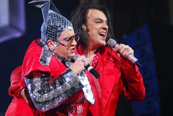 Киркоров сердючка. Верка сердючка и киркоров. Киркоров сердючка. Сравнить головной убор верки сердючки и киркорова. Сравнить головной убор верки сердючки и киркорова.