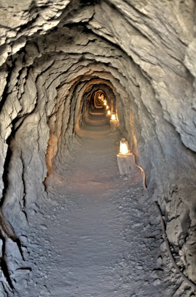 Красивые места в шахтах. Copper mining. Le mine. Barrick gold. Подземные горные выработки вертикальные.