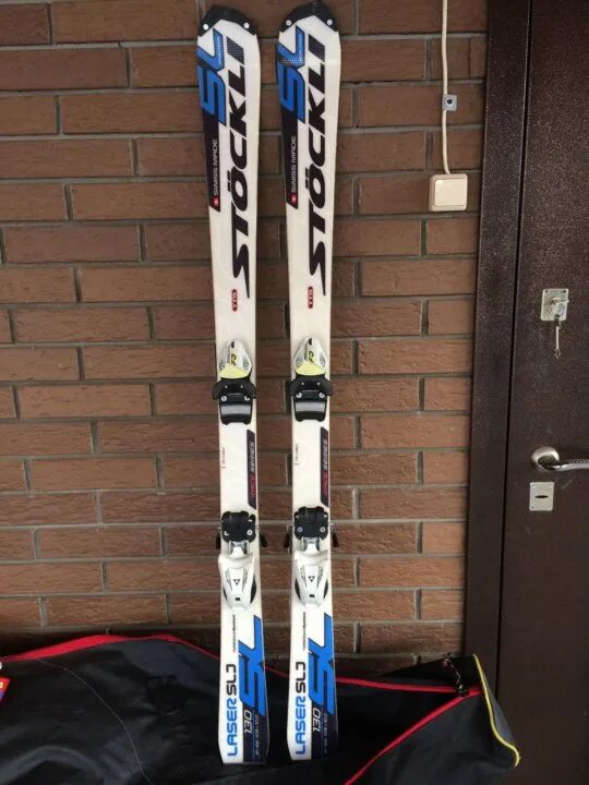 Atomic race 11. Спортивные лыжи. Горные лыжи stockli u85. Горные лыжи rossignol attraxion. Горные лыжи бу в москве.