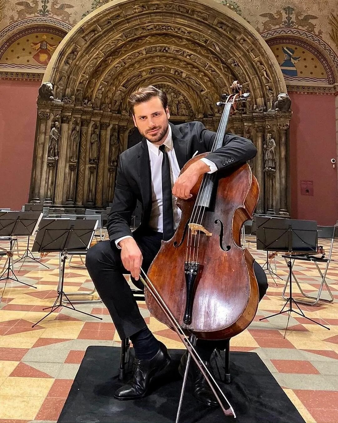 Степан хаузер музыкант виолончель. Стефан хаузер виолончелист. Hauser виолончель. Степан хаузер музыкант виолончель. Hauser виолончель.