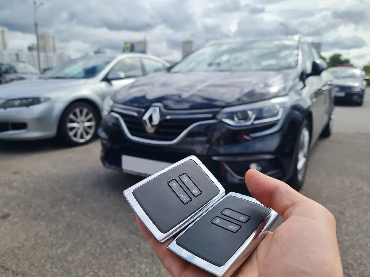 Ключ от машины рено талисман. Ключ рено меган 4. Рено эспейс 4 ключ. Ключ рено дастер с 2 кнопками чипом и схемой. Смарт ключ рено меган 2.