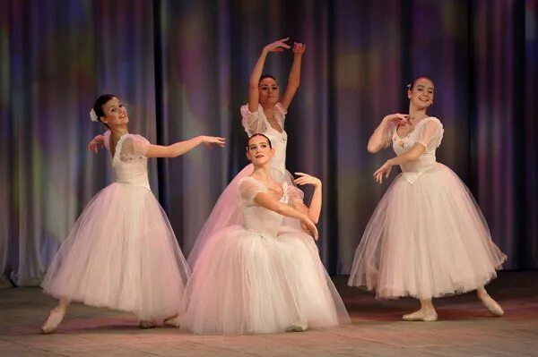 Аполлон мусагет вариация. Балет терпсихора. Ballet-msk. Баядерка балет полунин. Балет терпсихора.