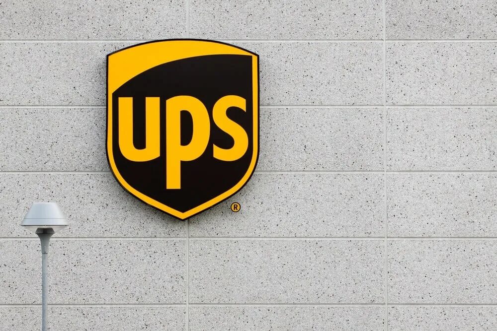 Ups bank. Ups. Ups logo. United parcel service. Курьерская служба ups.