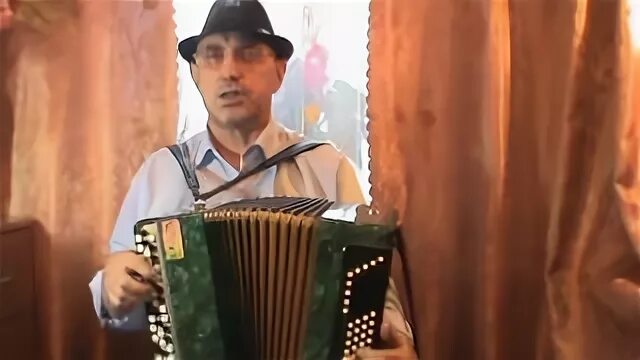 Гнатюк белые ставни. Песня белыми ставнями. Песня белыми ставнями. Белыми ставнями гармонь. Белые ставни гармонь.