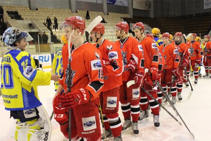 стелла города набережные челны. глазов челны. каменный кремль казани вход. глазов челны. кремль казань екатеринбург.