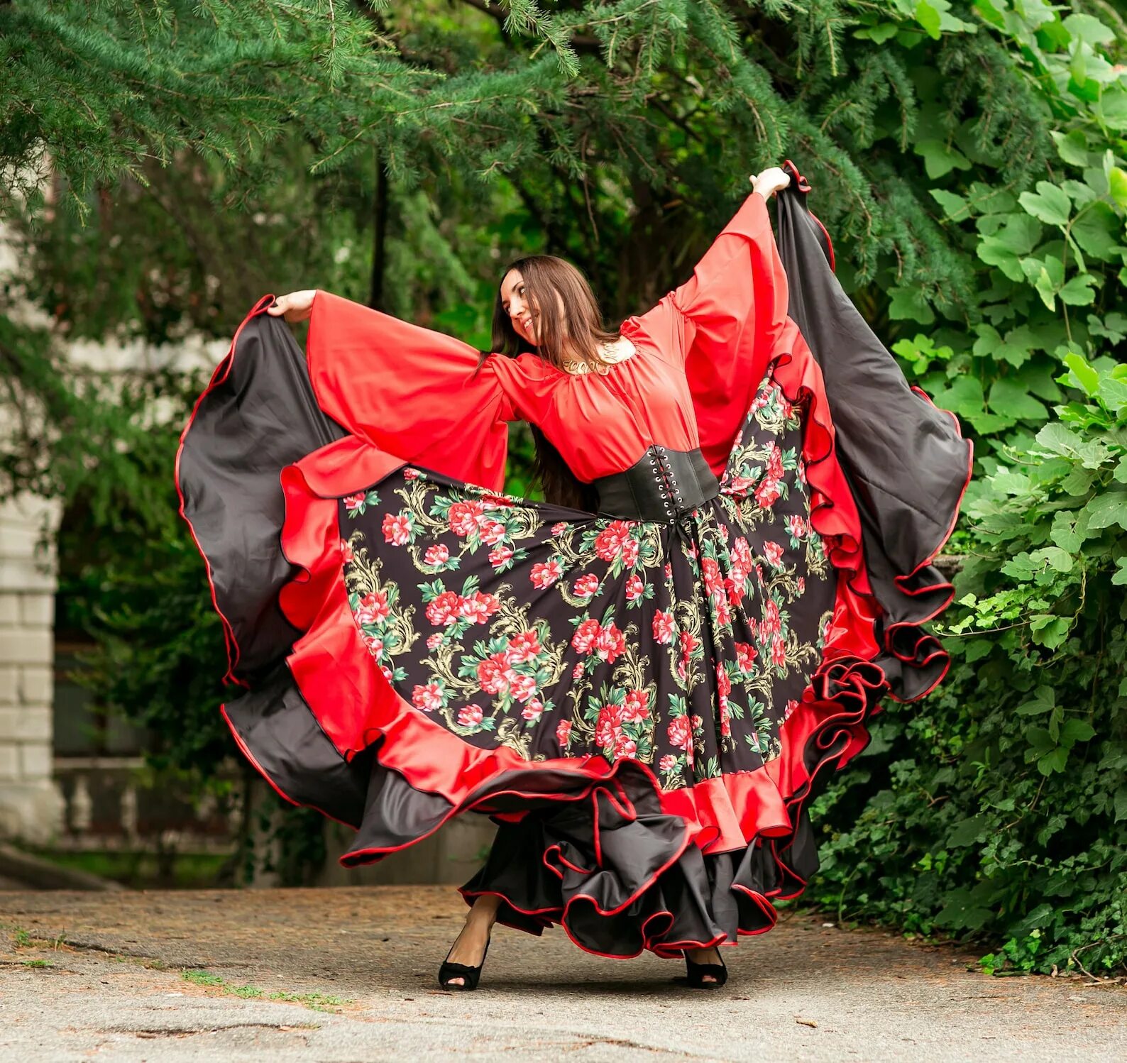 Купить цыганскую юбку. Цыганская юбка. Цыганский костюм. Утганский костюм женский. Цыганское платье.